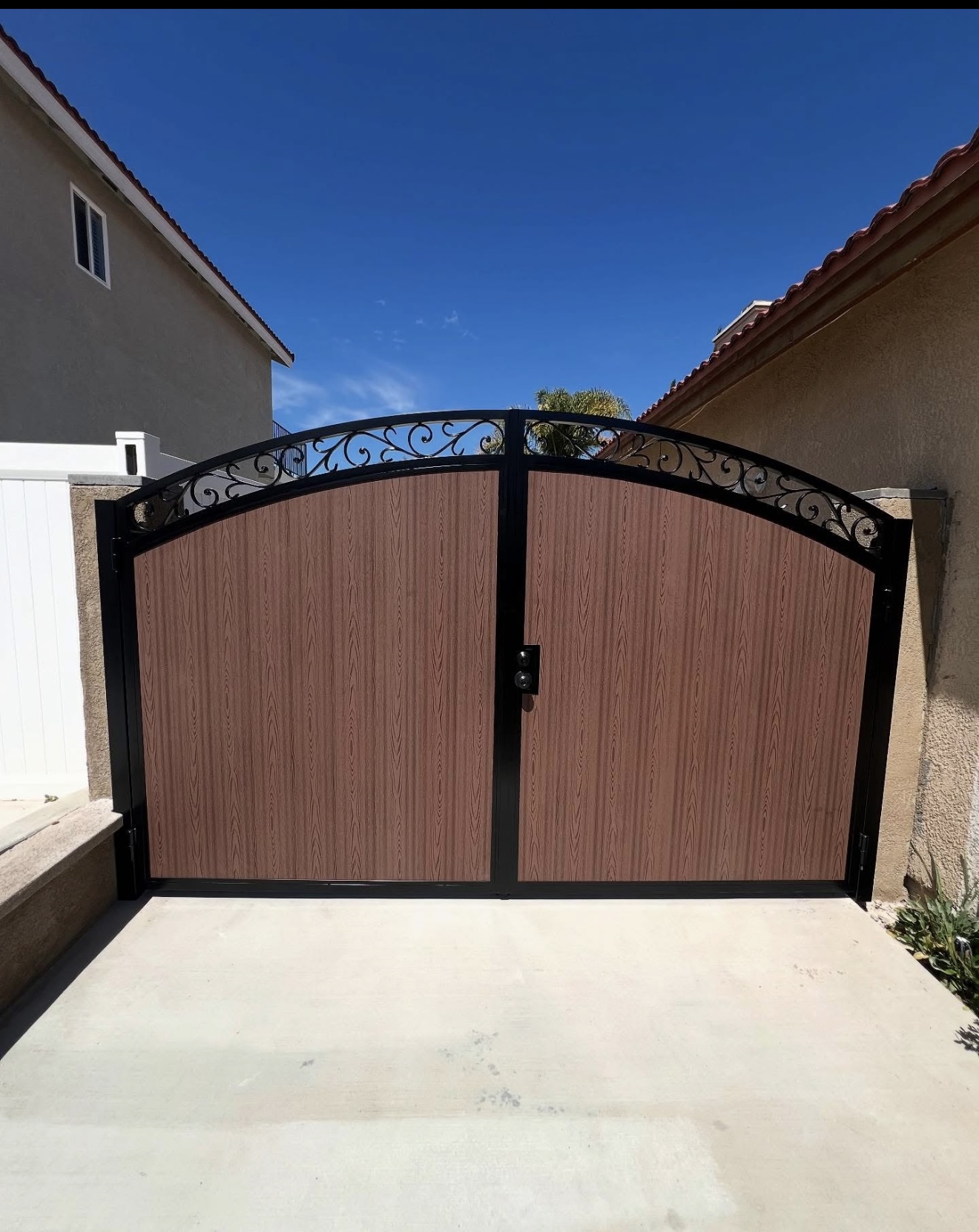 Arched Double Drive Gate